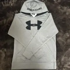 Under Armour グレー フード付きパーカー