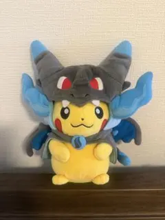 ポケモン 黒いレックウザポンチョを着たピカチュウ ぬいぐるみ タグ