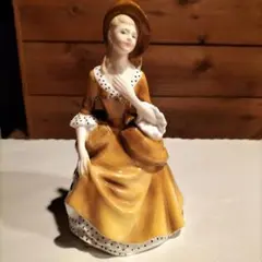 ロイヤルドルトン 陶器の人形 - メルカリ