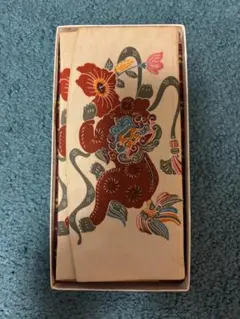 紅型　花と獅子の二つ折り財布