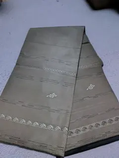美品 袋帯 グレー ストライプ刺繍 長め
