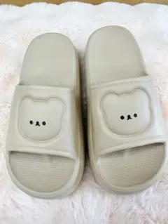 クマの顔デザイン ベージュ スライドサンダル 37-38