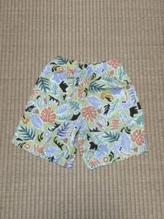 カラフルな葉と動物プリントのハーフパンツ