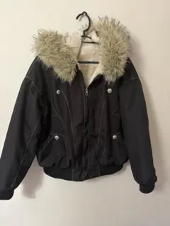 ファー付き黒ジャケット