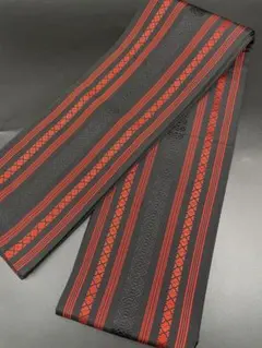 半幅帯　洒落帯　△ 正絹　博多織　献上柄　黒赤　H12