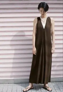 ディープVネック ノースリーブ ロングワンピース ブラウン　ZARA