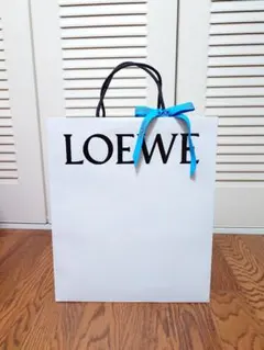 LOEWE❣️ショッパー2点セット LOEWE ショッパー、箱2つ、カタログ セット - メルカリ