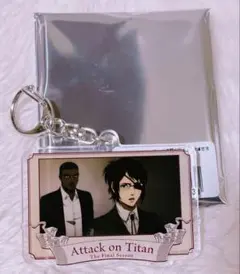 新品 進撃の巨人 Finalseason ハンジ 場面写 アクリルキーホルダー