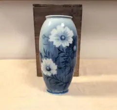 深川製磁　有田焼　青い陶器に白い鳥の絵柄が施された一輪挿し 深川製磁 有田焼 青い陶器に白い鳥の絵柄が施された一輪挿し - メルカリ