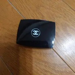 シャネル　 OMBRE ESSENTIELLE TRACE アイシャドウ