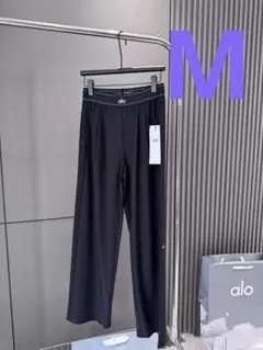 alo yoga ワイドレッグ パンツ ブラック - メルカリ