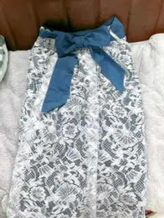 axes 花柄スカート カラー白青