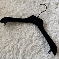 N✨GUCCI ハンガー 黒 ベルベット　ロゴ付き✨