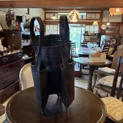 木皮などで手編みされた背負い籠（背負子・インテリアのディスプレイにのサムネイル