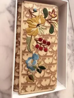 Christian Dior トロッター 花柄 刺繍 長財布のサムネイル