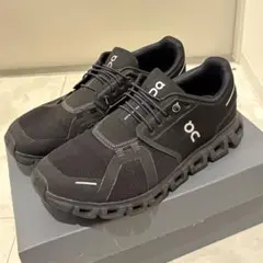 on Cloud 6 ブラック