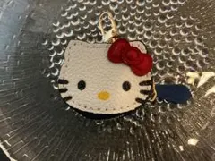 新品✨即発送❣]ハローキティ チャーム型コインケース／AirTagケース