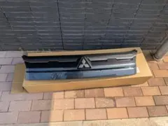 デリカD5　新車外し　フロントグリルのサムネイル