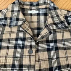 GU 140センチ　 チェック柄長袖シャツ ベージュ×黒