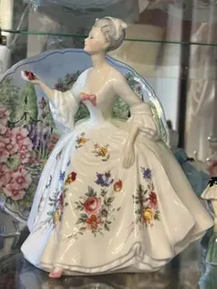 2025年最新】ロイヤルドルトン人形の人気アイテム - メルカリ