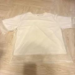 アイボリーのTシャツのサムネイル