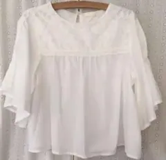 ＊未使用＊earth music&ecologyカットソー＊白　胸元レース