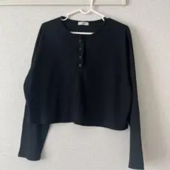 クロップ丈トップス