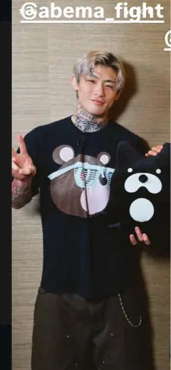 平本蓮　着用　カニエウエスト　Tシャツのサムネイル