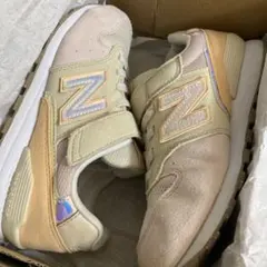 New Balance 996キッズスニーカー ベージュ・グレー21.0センチ