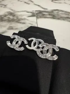 CHANEL ロゴピアス メタル