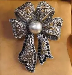 アンティーク風 リボンブローチ パール ビジュー　新品