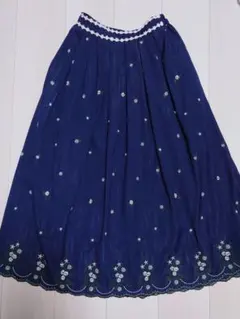 axes femme　ネイビー薔薇刺繍 ロングスカート