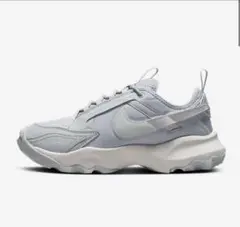 ナイキ　スニーカー　TC7900