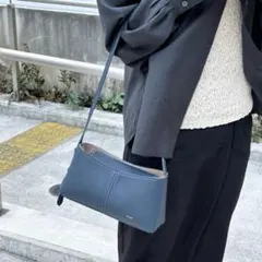 最終処分！BEAURE ヴュレ カウレザー スクエア ハンドバッグ　ネイビー