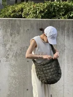 ブラック キルティングショルダーバッグ Jistory