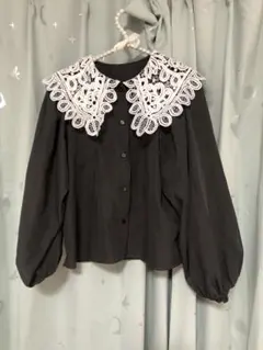 フリル襟ブラウス