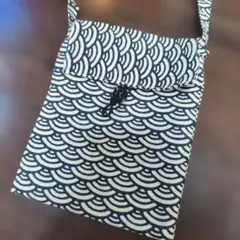 波模様ショルダーバッグ