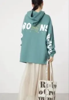 RODEO CROWNS オーバー ビッグロゴ フード付 パーカーのサムネイル