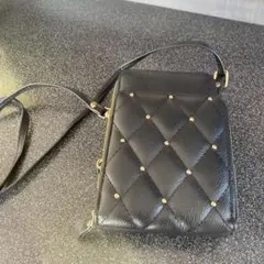 黒いキルティングスマホショルダーバッグ