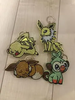 ポケモン キラキラ キーホルダー ブイズ - メルカリ