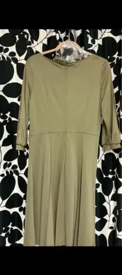 美品 ワンピース 3号 Lサイズ 組曲 定価19000税抜 色カーキ