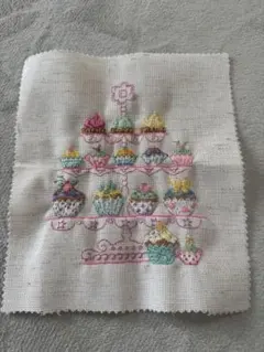 クロスステッチ刺繍完成品　カップケーキ・マニアのサムネイル
