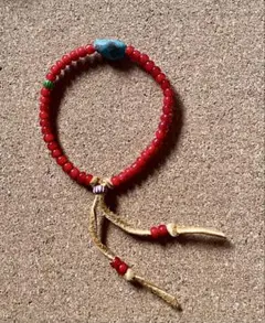 濃い赤　ビンテージホワイトハーツとターコイズのブレスレット