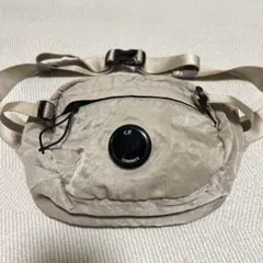 新品 C.P. Company グリーン ボディバッグ ショルダーバッグ レンズ