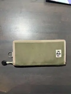 chumsの長財布　カーキ色
