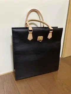 本革バッグ　スクエア　ブラック