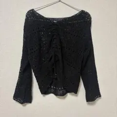 黒編み込みデザインニット