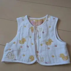 アヒル刺繍 ベビーベスト 70cmまで