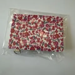 花柄IDカードホルダーとリール付きキーホルダー