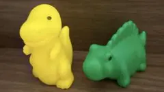 恐竜フィギュアセット（黄色と緑色）